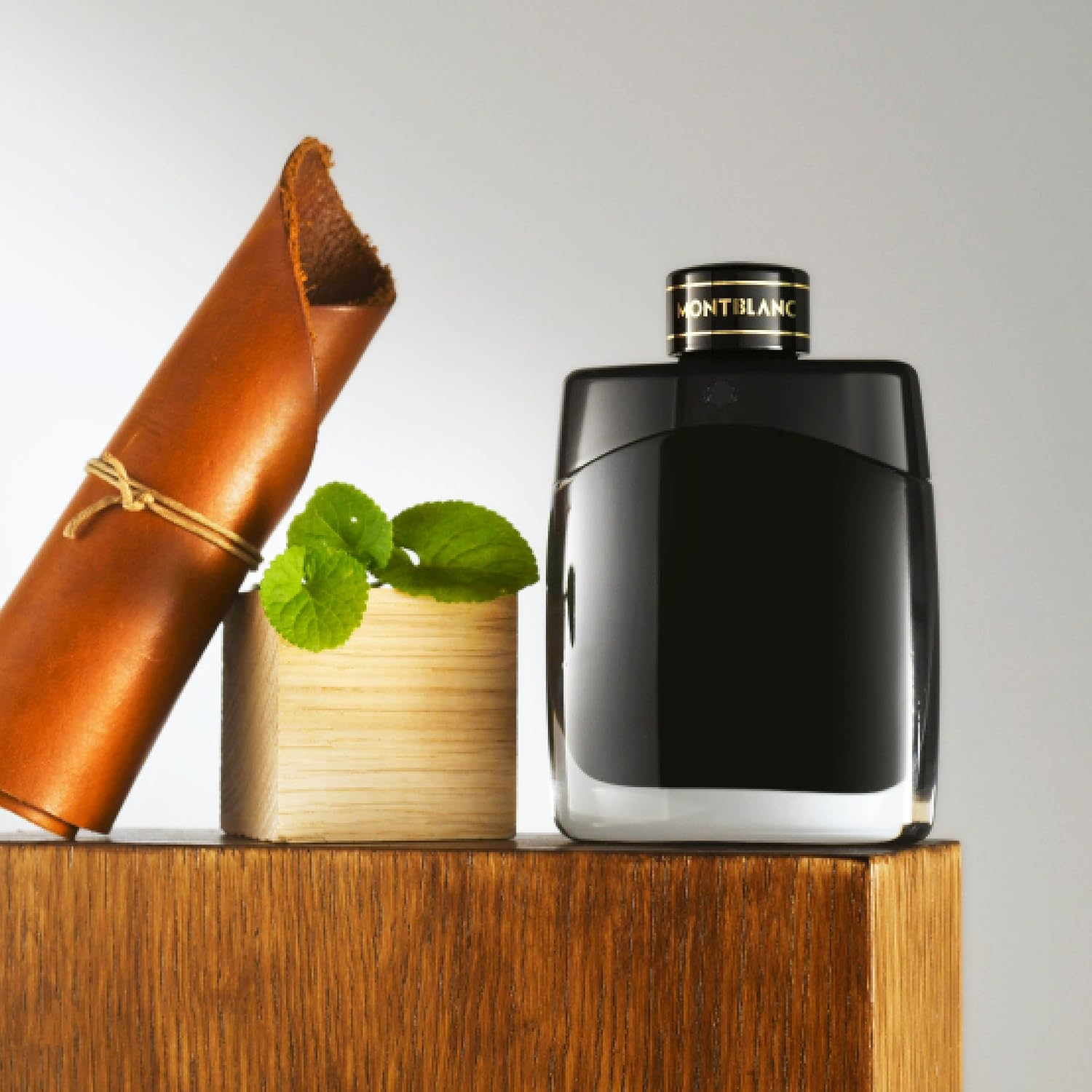 MONTBLANC - Legend Eau de Parfum - Men's Fragrance - Fougere Aromatic - With notes of Bergamot, Jasmine & Oak Moss 1.7 Fl Oz