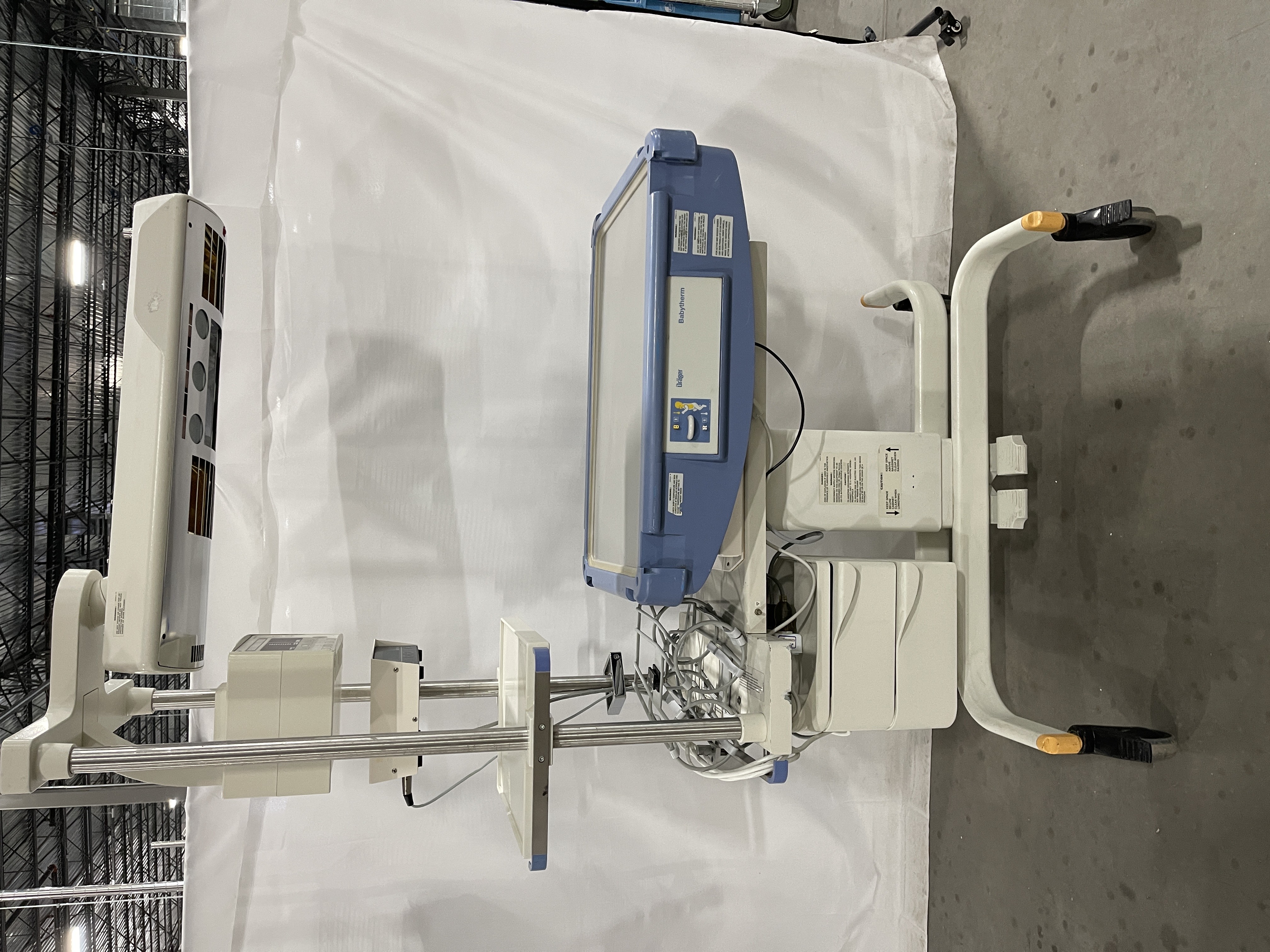 DRAEGER BABYTHERM 8004 INFANT WARMER with 4002-BT - WHITE/LIGHT - Scratch & Dent