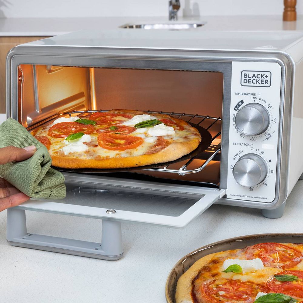 BLACK+DECKER Onyx 4 Slice White Analog Toaster Oven