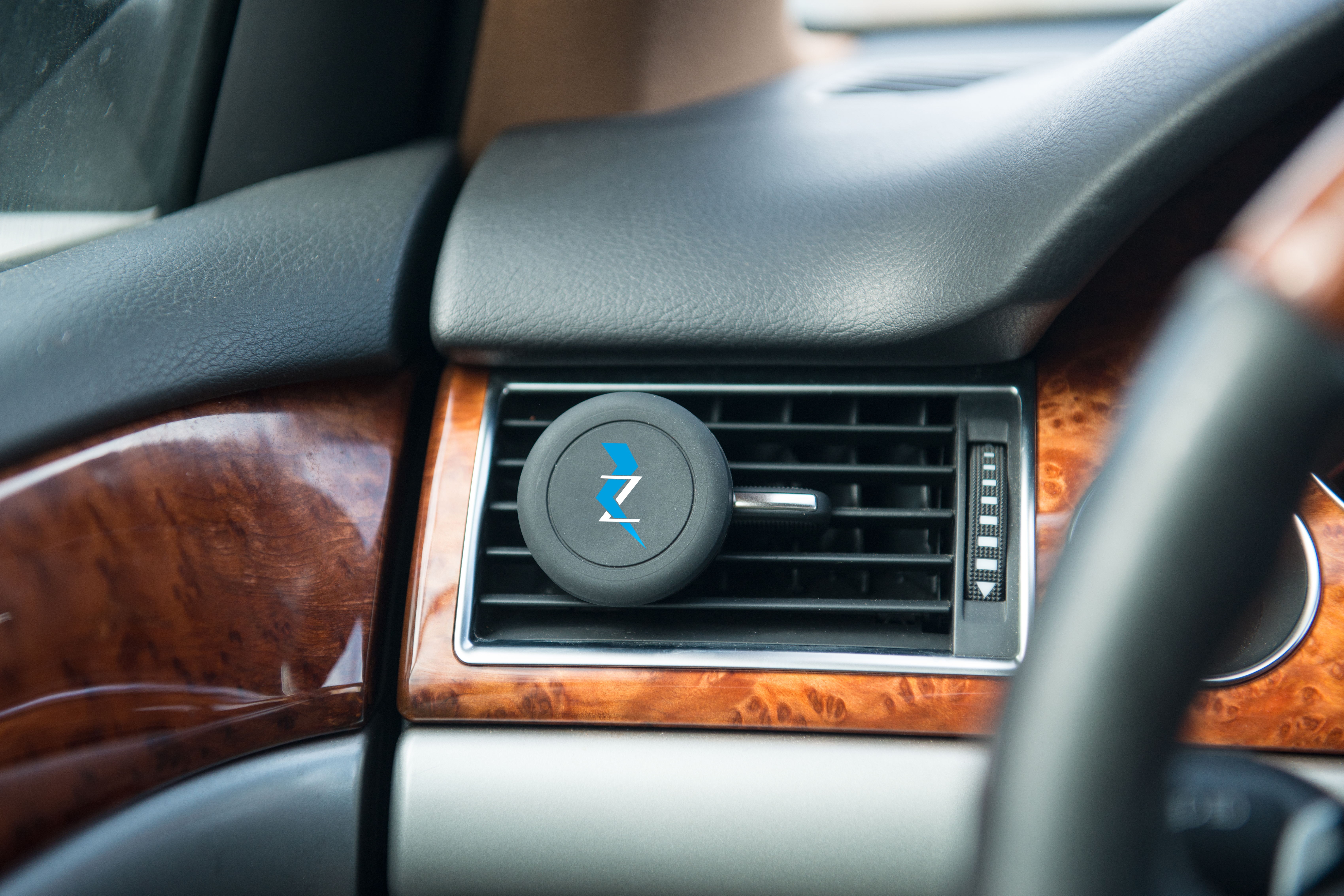 Ztech Round Magnetic Car Phone Mount | Fixes on Air vent