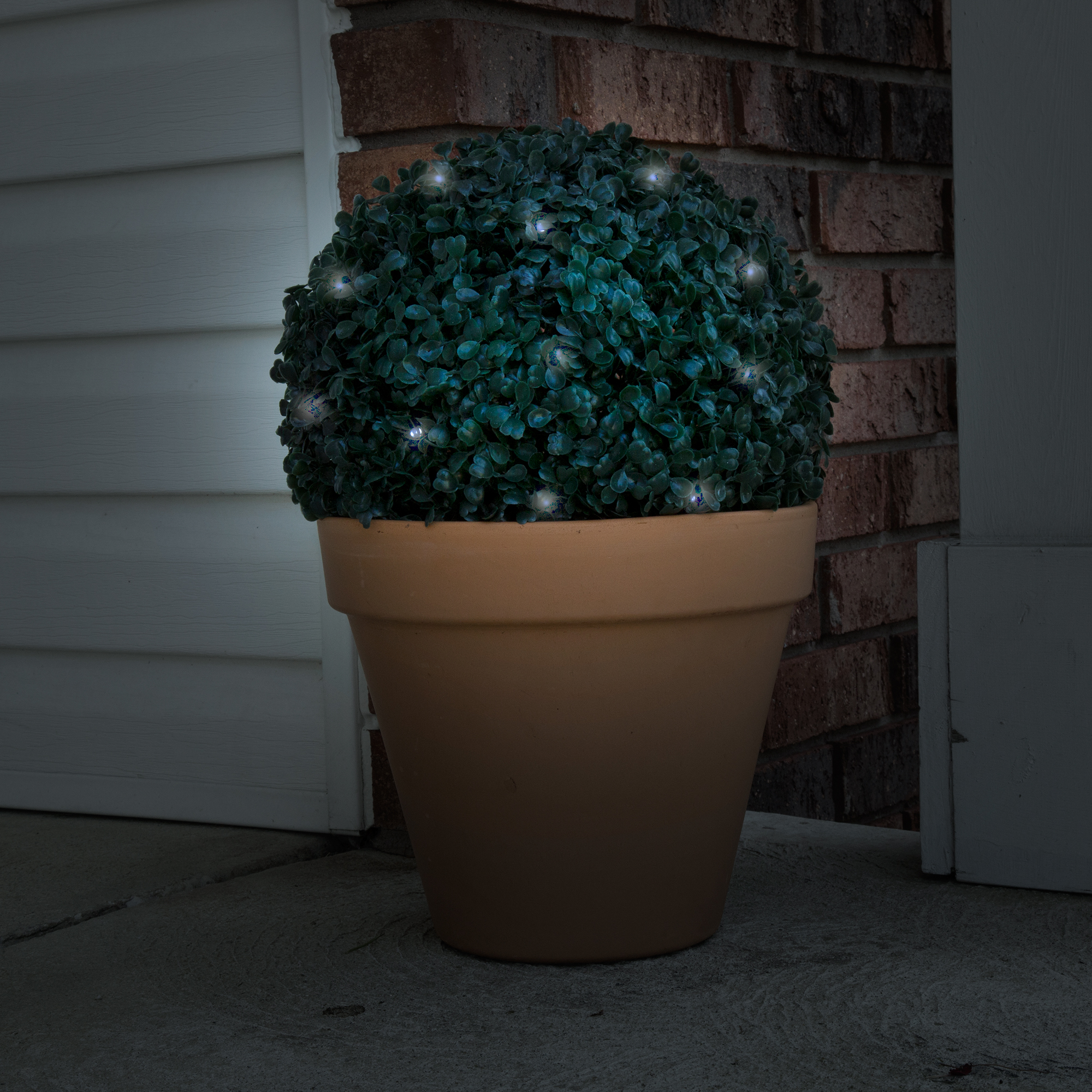 Pure Garden Topiary Solar Light Ball - 20 LED Lights - Watch The Video Pure Garden Topiary Solar Light Ball - 20 LED Lights - Watch The Video