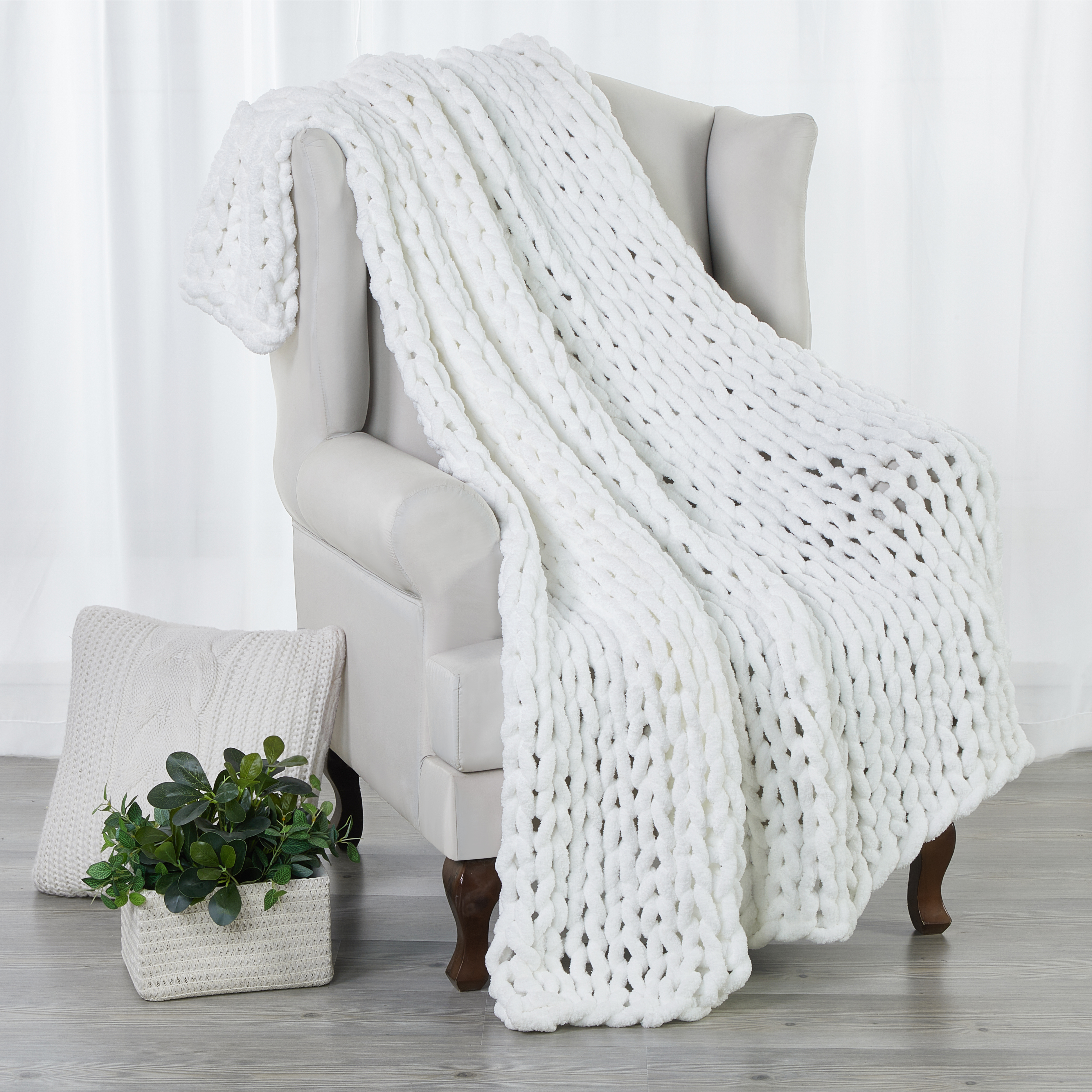 Kathy Ireland Chunky Chenille Plush Throw - 50" x 60"