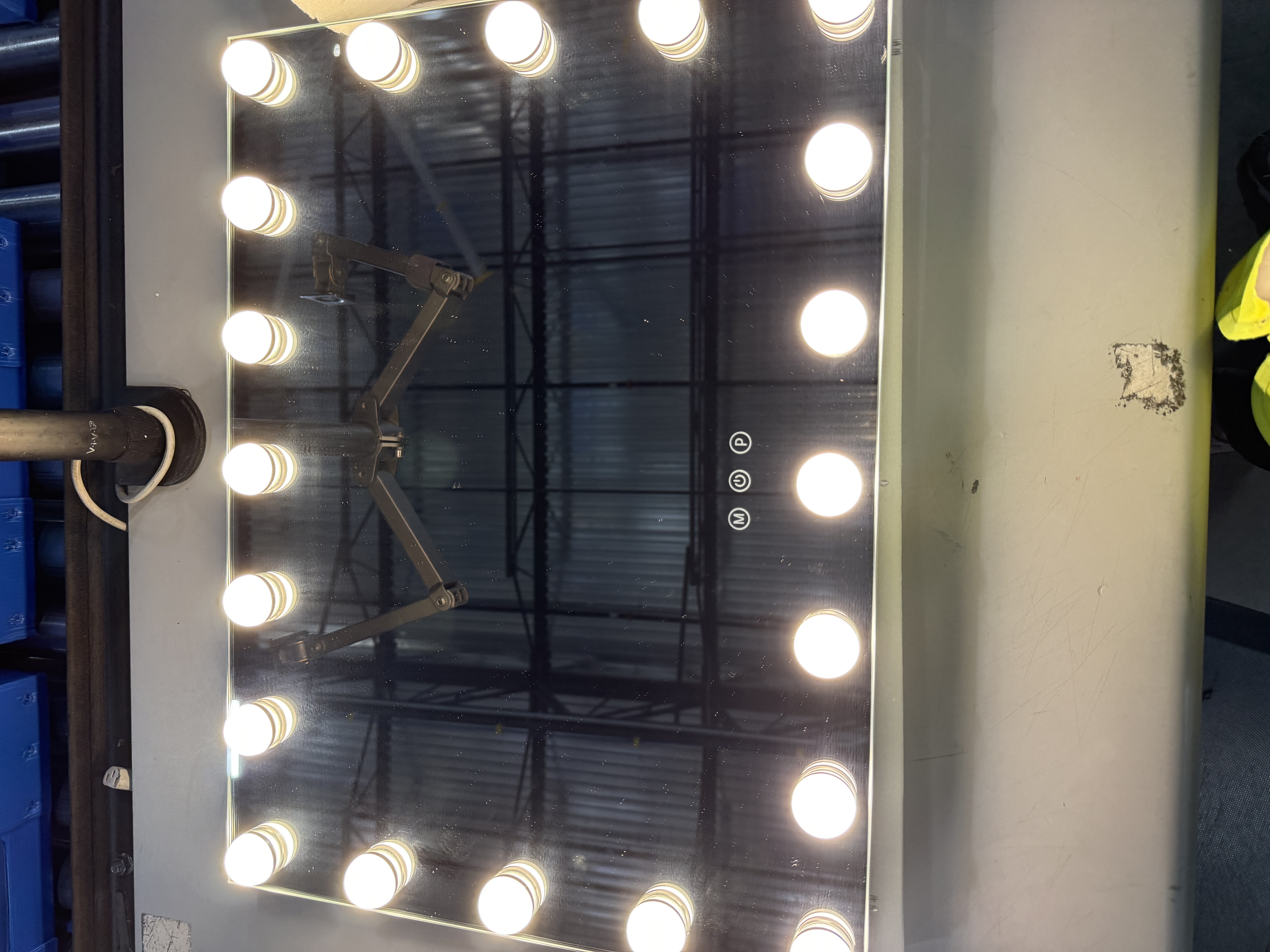 GENERIC VANITY MAKEUP MIRROR LIGHTS AND SMART TOUCH 3 COLORS DIMMABLE - WHITE