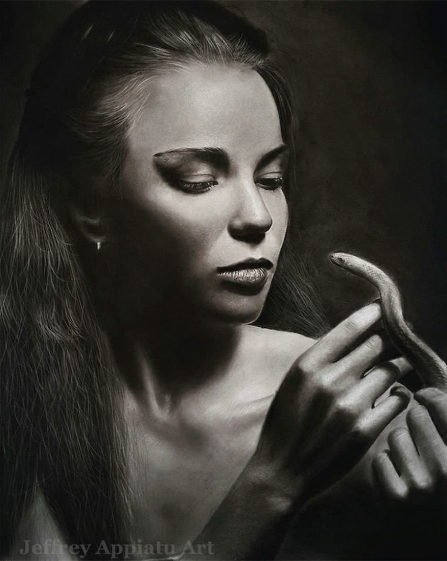 فنان يرسم صور واقعية باستخدام الفحم و قلم الرصاص فنان يرسم صور واقعية باستخدام الفحم و قلم الرصاص