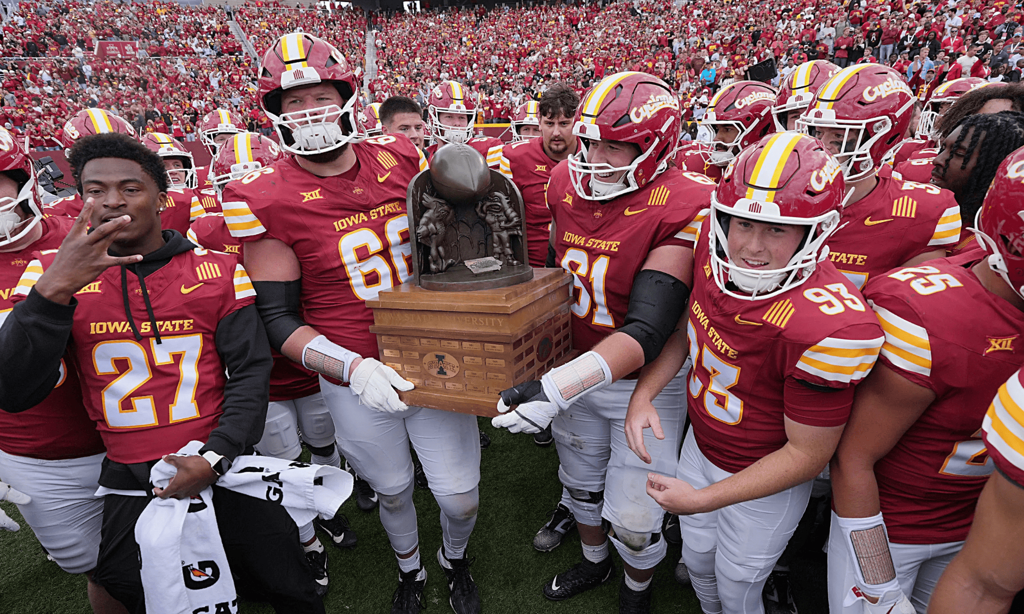 Iowa State-Iowa (16-13) : les Cyclones conservent le Cy-Hawk Trophy ...