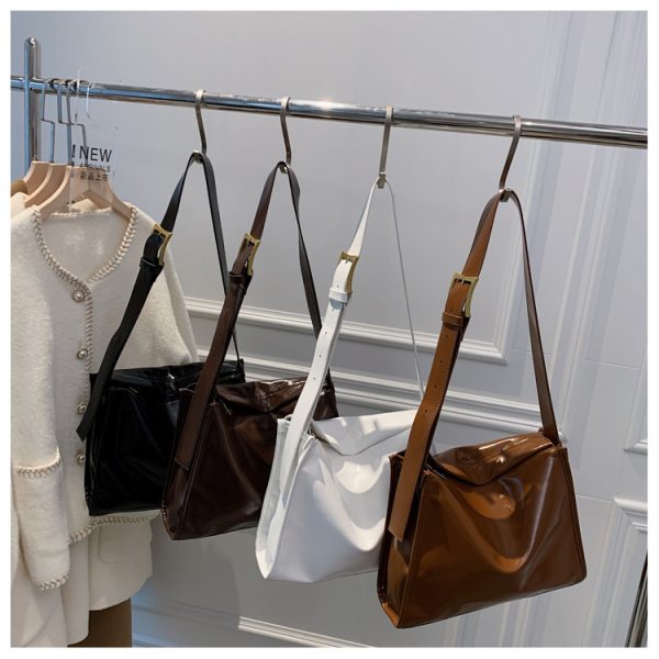 New Retro Large Capacity Tote Commuter Crossbody Bag - Image 4