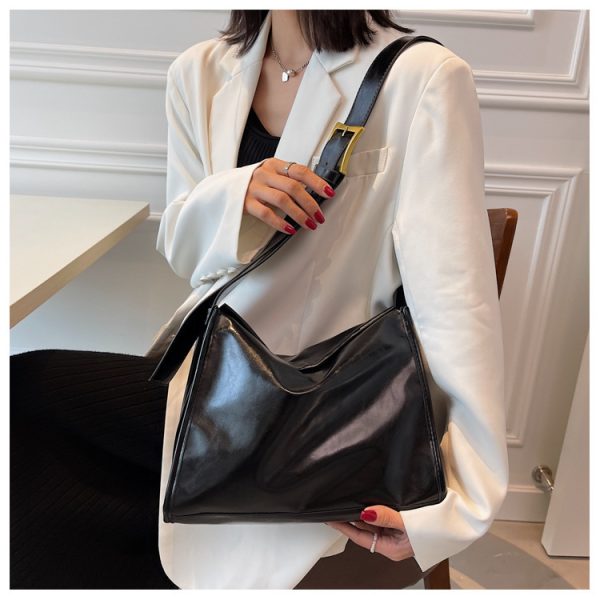 New Retro Large Capacity Tote Commuter Crossbody Bag - Image 3