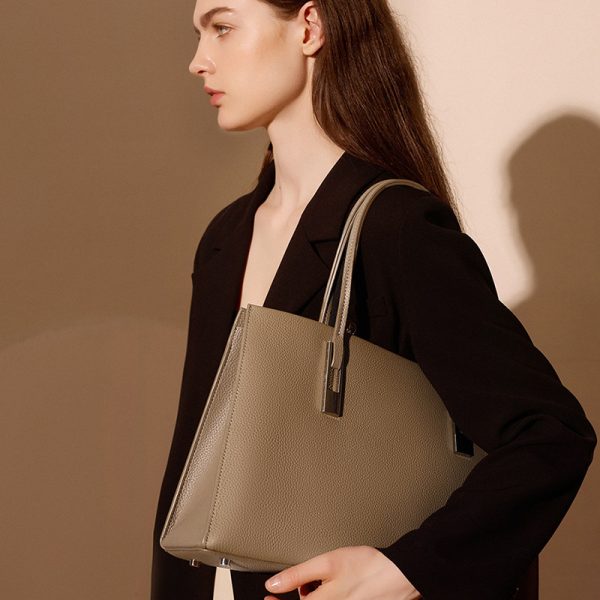 Large Capacity Top Layer Cowhide Tote - Image 4