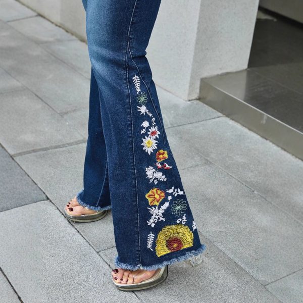 Foot Stitching Embroidery Frayed Hem Jeans - Image 2