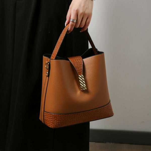 Women's Fashion Carry-on Messenger Bag - Image 9