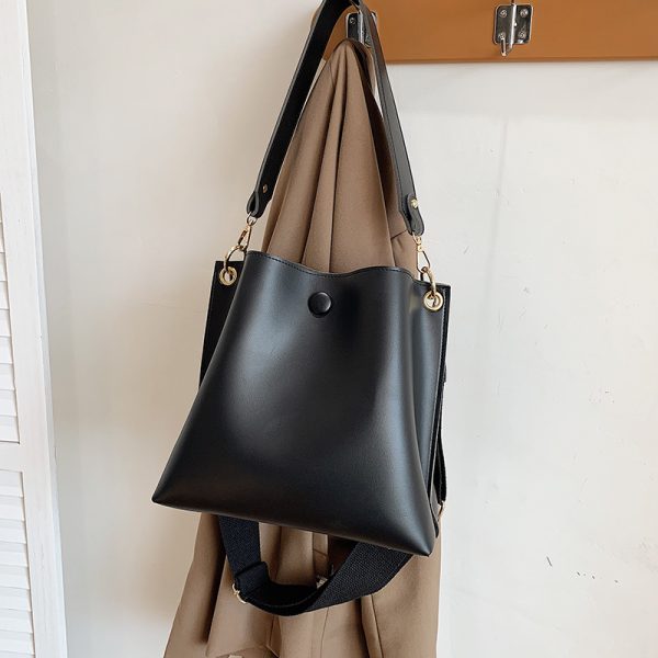 Texture Single Shoulder Bucket Bag Female Literary Versatile - Image 3