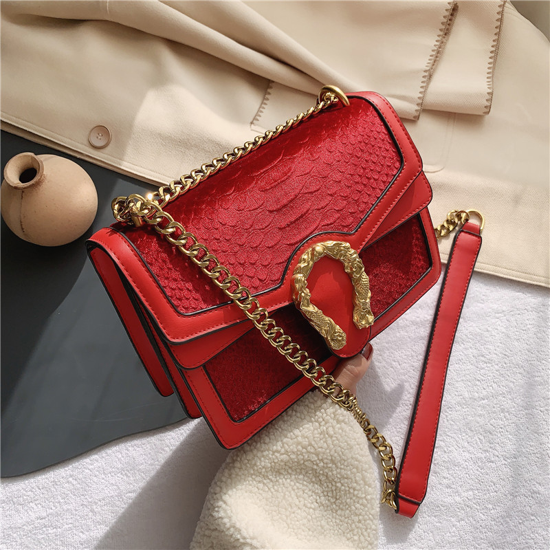 One Shoulder Chain Messenger Bag - Image 2