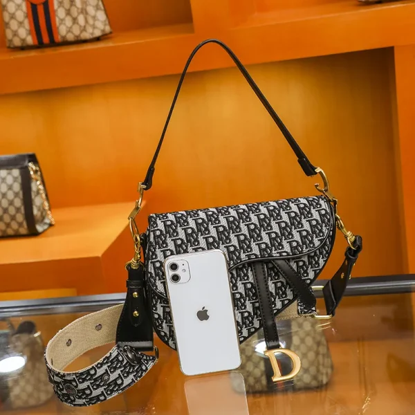 2024 autumn and winter new trend embroidered semi-circular saddle bag single room crossbody women's bag - Image 3