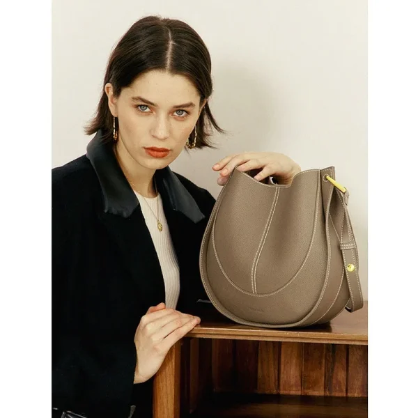 Large capacity single shoulder crossbody bucket bag soft leather niche light luxury leather women's bag new trendy saddle bags - Image 5