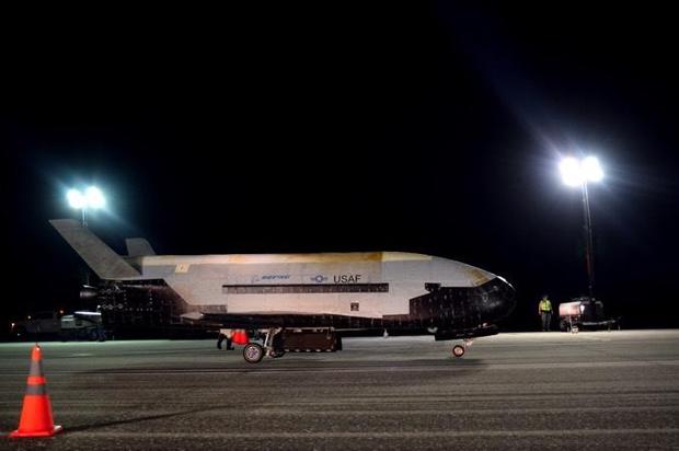 X-37B-plane landed