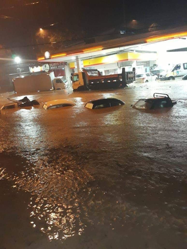 Resultado de imagem para Temporal deixa Rio em estÃ¡gio de crise, causa mortes e estragos