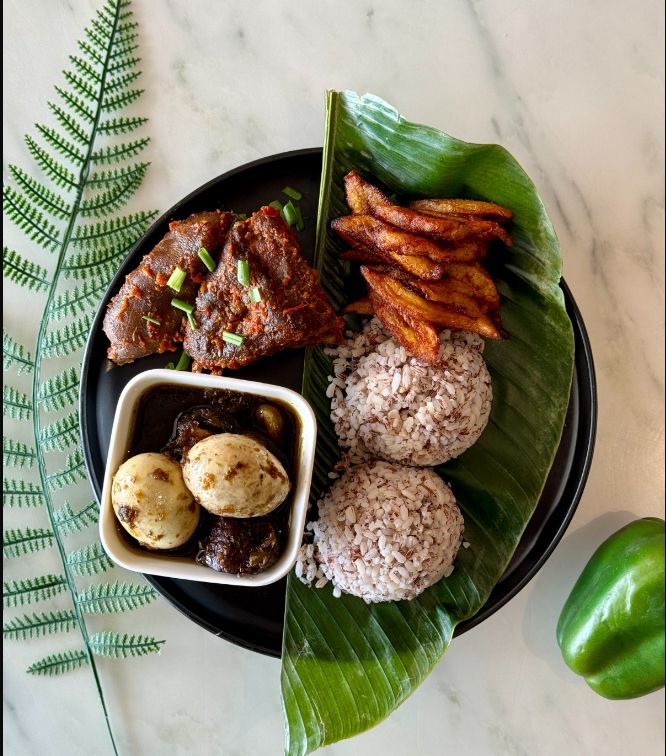Ofada rice with sauce (a portion)