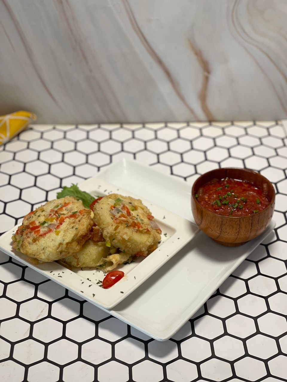 Yam fries with sauce (a portion)