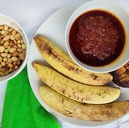 Freshly roasted plantain (boli) with sauce