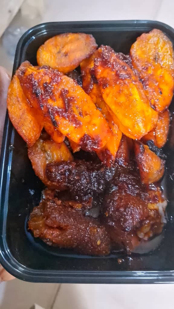 Èwà Àgònyin + Ponmon + Plantain + Bread