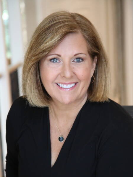 Lisa Earle McLeod | Best selling Author of Selling with Noble Purpose and World Renowned Speaker on Purpose in Business