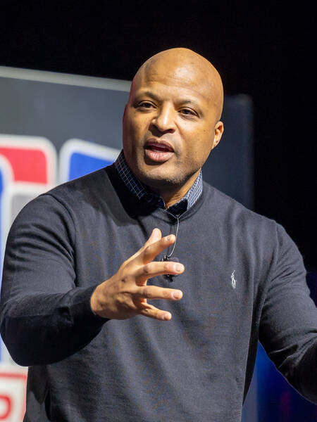 Damon Dunn | 3X CEO and Visionary Entrepreneur, Franchise Empire Builder, Fellow, Stanford Hoover Institution, Former NFL Player, Author