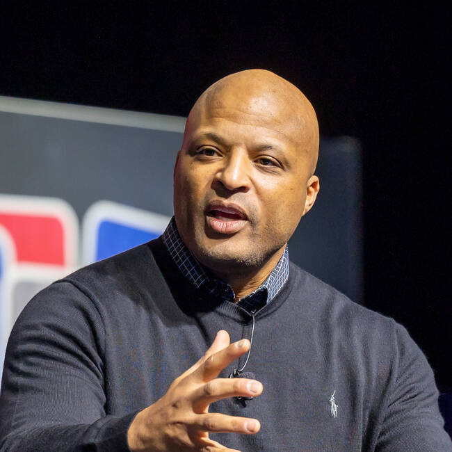 Premiere Speakers Bureau, Damon Dunn