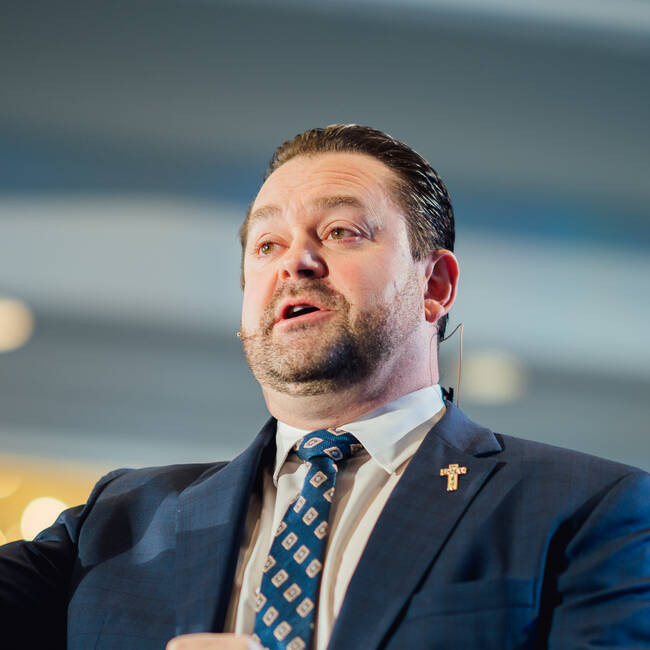 Premiere Speakers Bureau, Lee Arnold