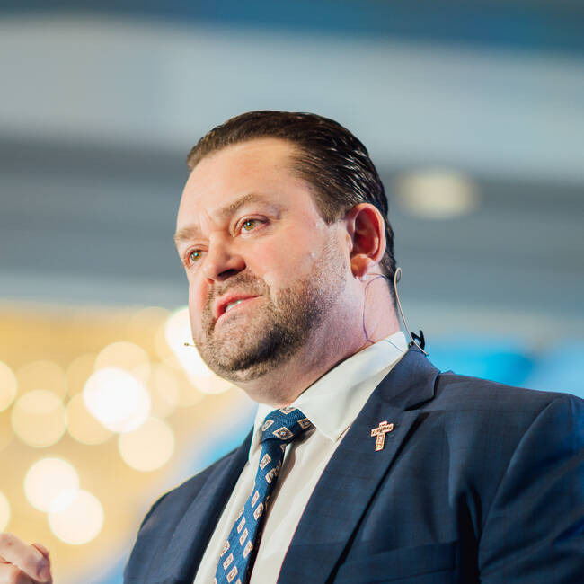 Premiere Speakers Bureau, Lee Arnold