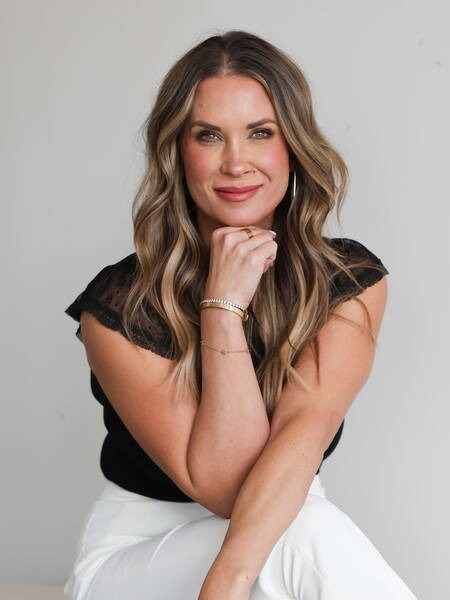 Premiere Speakers Bureau, Tara Renze