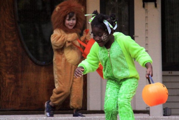 How Storytelling Can Ease Your Child’s Fears This Halloween