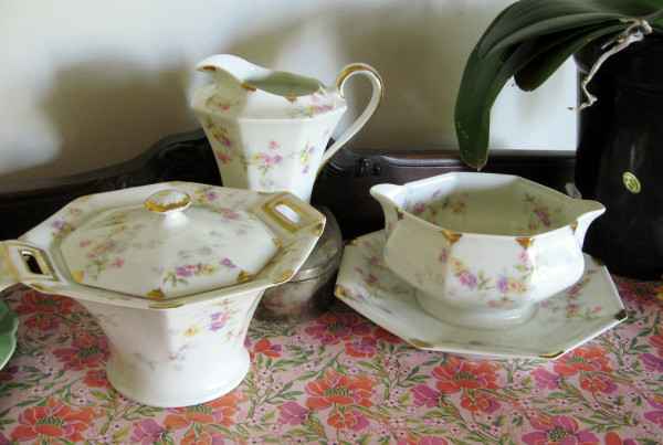 How A Set of China Tells One Family’s Story