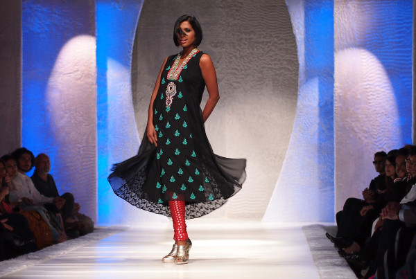 Dress-Over-Pants Fashion Craze Nothing New: It’s Pakistani