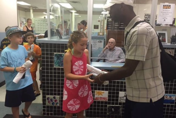 Dallas Kids Help Homeless Citizens Through the Heat