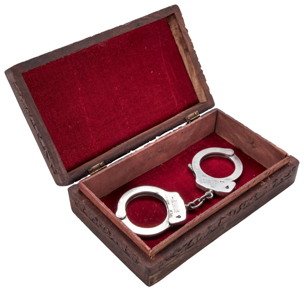 harvey OED① How Much Would You Pay for Lee Harvey Oswald's Handcuffs? | Texas