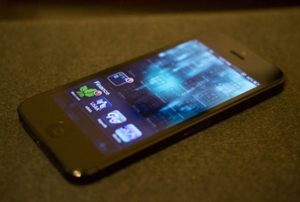 If You’re Still Saving Receipts Or Balancing Your Checkbook On Paper, There’s An App For That