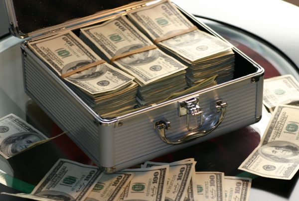 Is The US Selling Visas To Wealthy Foreign Investors?