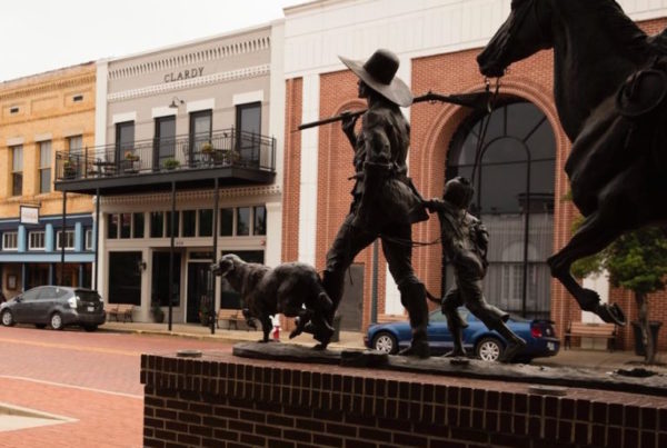 Visit Texas’ ‘Oldest Town’ For Piney Wood Trails, Comfort Food And Retro Accommodations