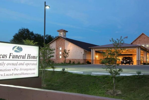 Funeral Workers Adapt So Mourners Can Grieve
