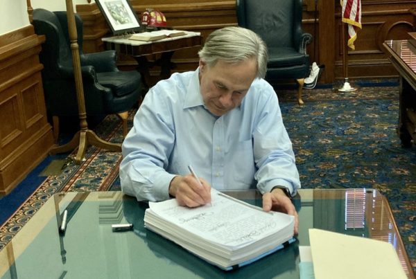 Abbott tells agencies to be careful before taking federal infrastructure funds