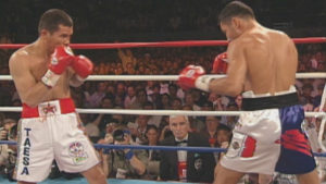 a still image from a boxing match from the 1990s between Oscar De La Hoya and Julio C&eacute;sar Ch&aacute;vez