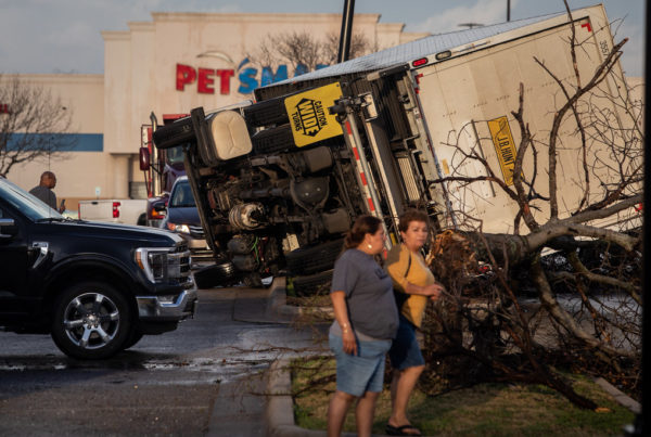 Early warnings helped keep many Texans off the road during Monday’s tornadoes