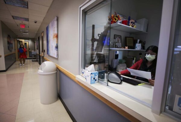 Texas refuses to expand Medicaid. Community health centers and uninsured people suffer