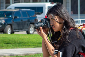 A photo of Georgina Barahona taking a photo