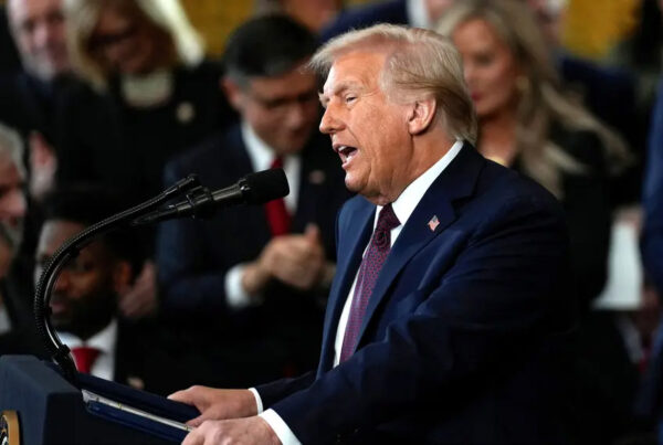 Trump praises Abbott at inauguration, promises to militarize border and build wall