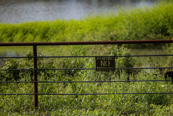 Lawmakers back campaign donor in fight over East Texas waterway
