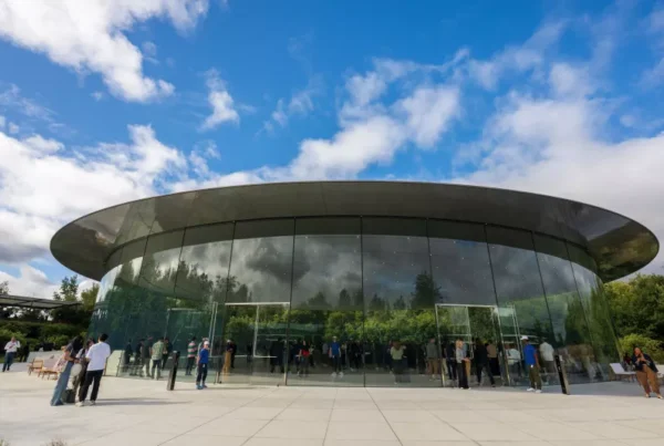 Legal experts condemn Apple bowing to White House’s request to remove ICE tracking app