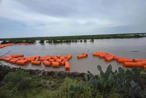 Breakaway border buoys disrupt Rio Grande bridges during Texas flooding