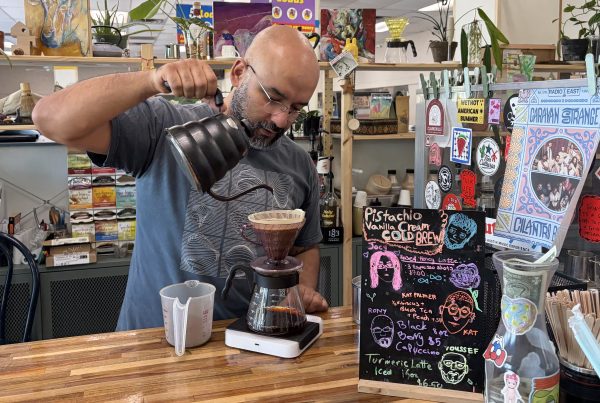 Syrian Kurdish refugees start new cycle with coffee shop located in an Austin laundromat
