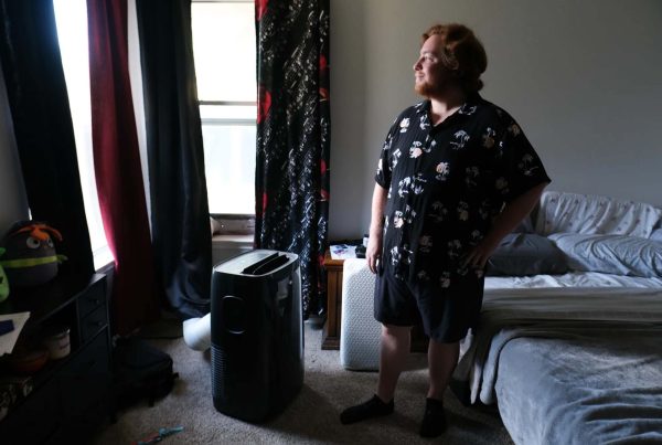 As Texans’ electricity costs soar and temperatures rise, a public health crisis brews